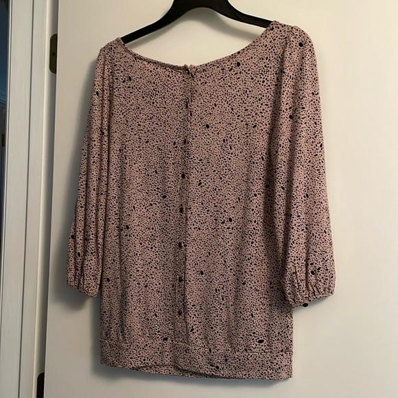 Ann Taylor Loft women’s small top. Banded waistband. Button back. - Picture 2 of 6